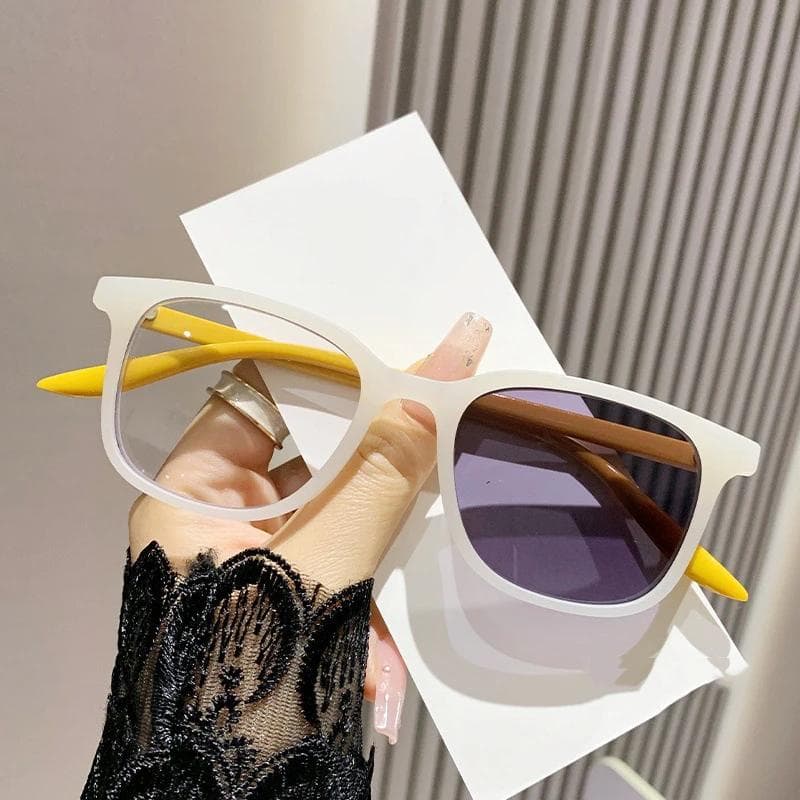 New Women Photochromic Myopia Glasses Retro Tea Anti Blue Light Outdoor Color Changing Near Sight Glasses Minimalist -2.0