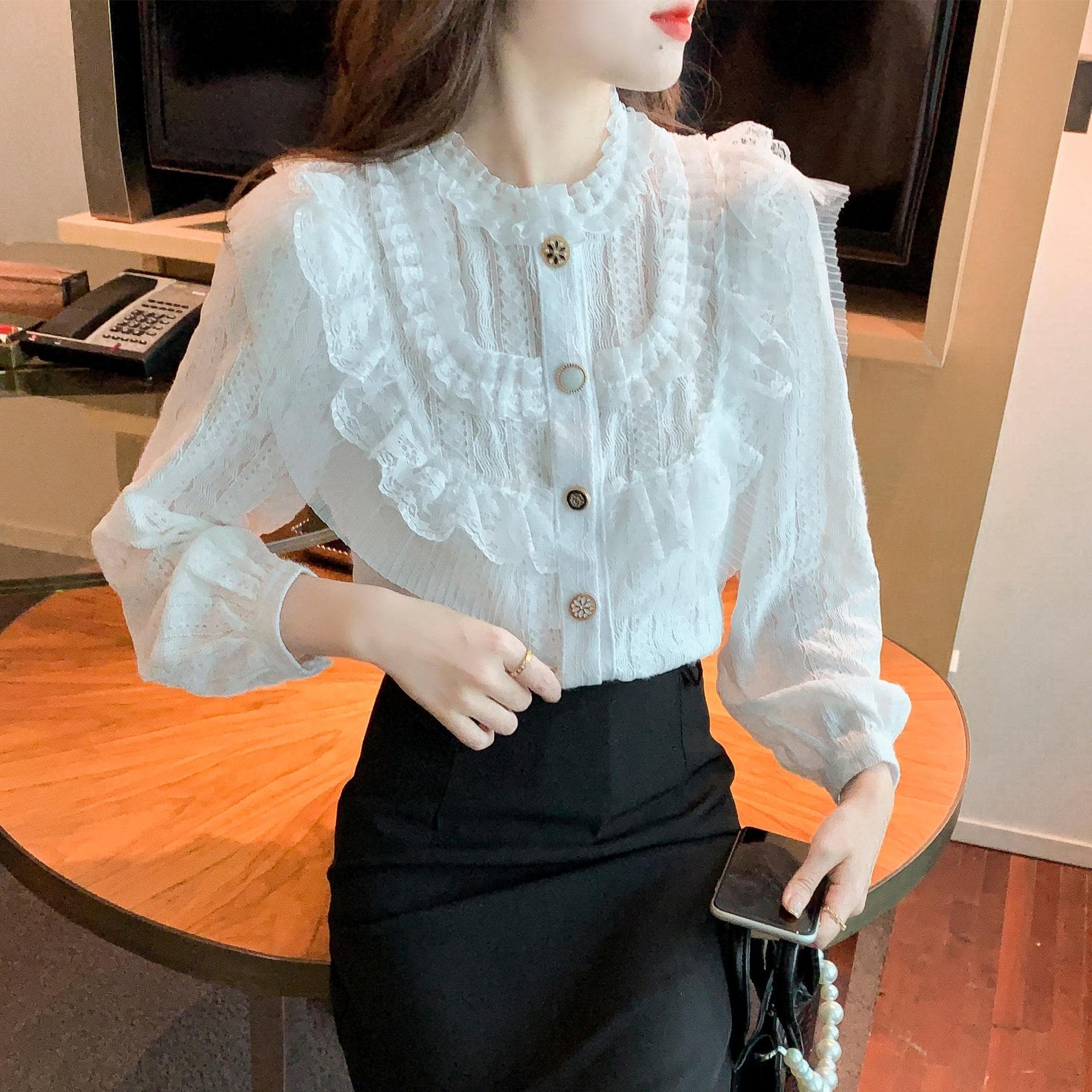 Fashionable Velvet Thickened Lace Base Shirt for Women In Autumn and Winter, New Stand-up Collar Top, Beautiful Chiffon Shirt 2XL