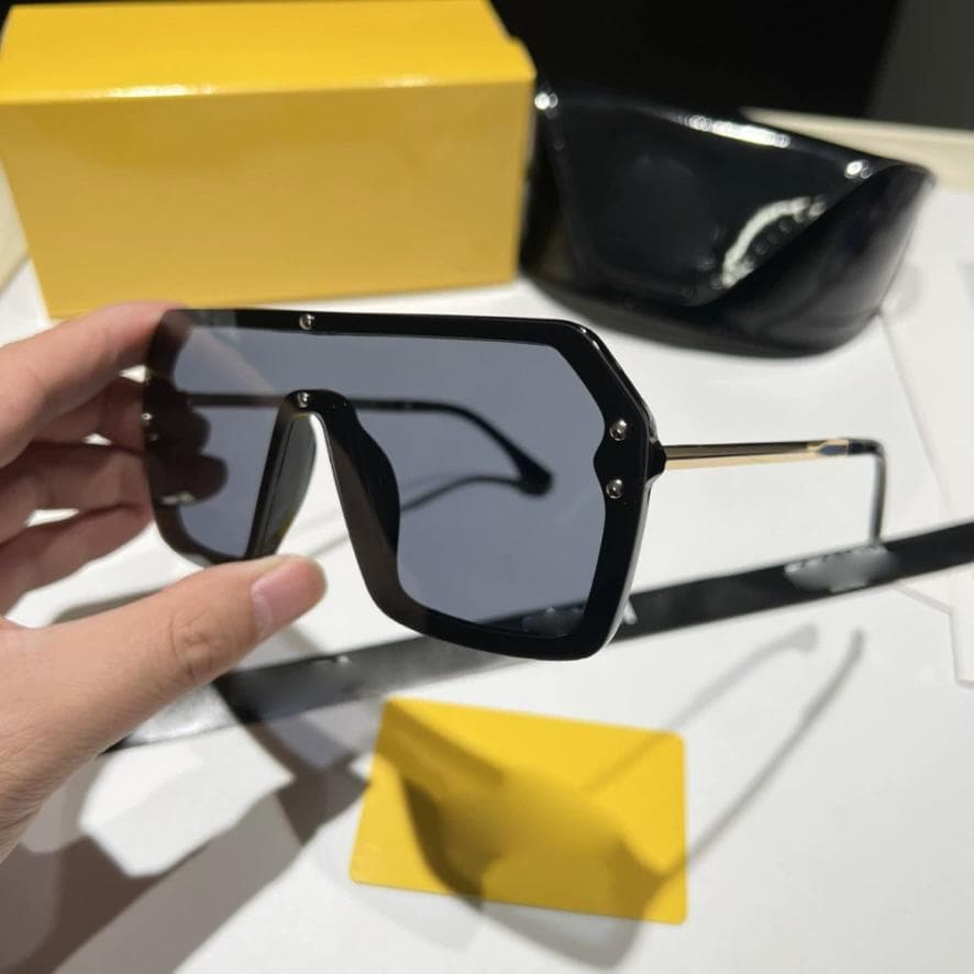 New Fashion Oversized Square Sunglasses Women Vintage Rivet Designer Big Frame Female Shades One Piece Sun Glasses