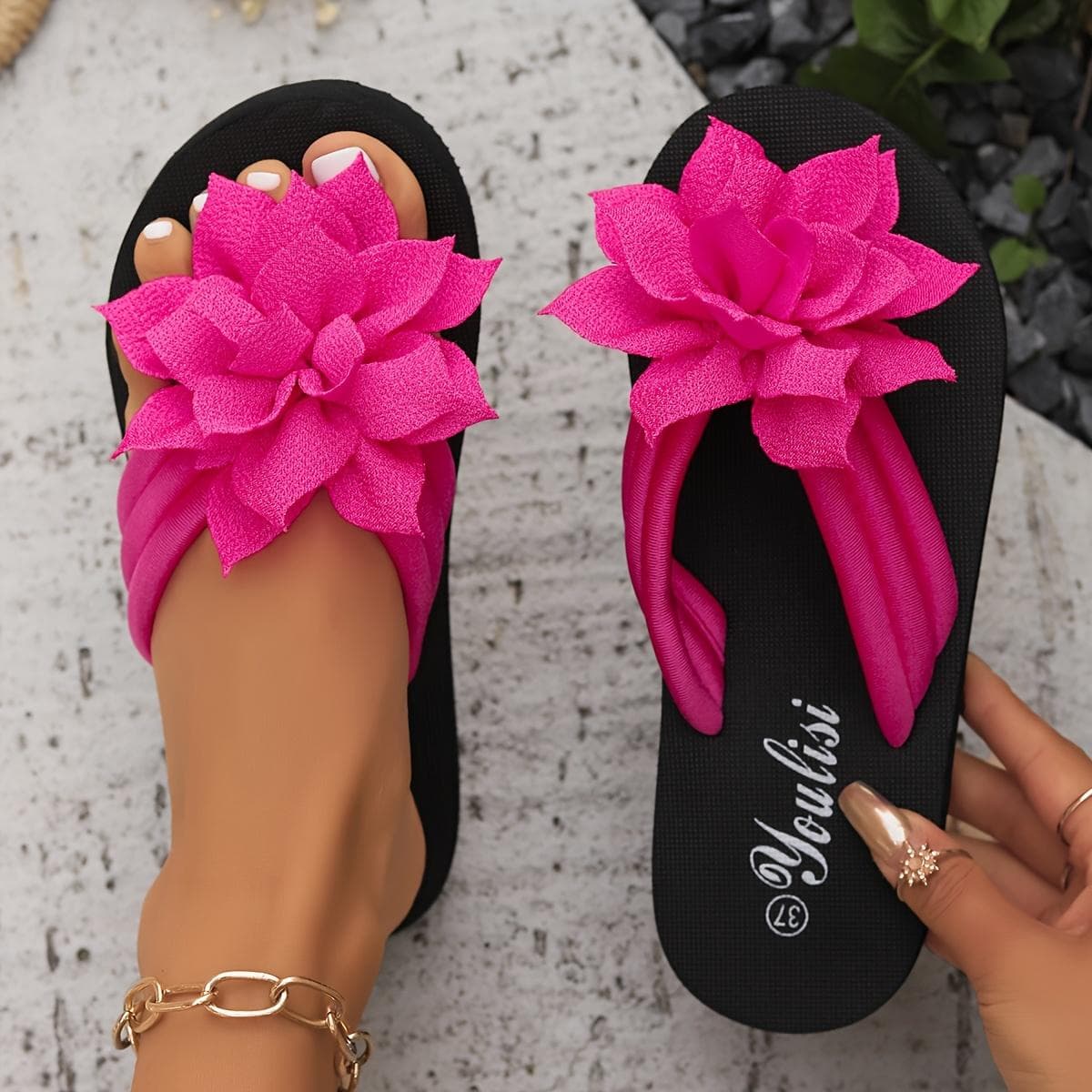 A Pair of Women's Floral Patterned Slippers, Suitable for All Seasons, Easy To Put On And Take Off, Vacation Style, Fabric Upper, EVA Sole and Insole 39 pink