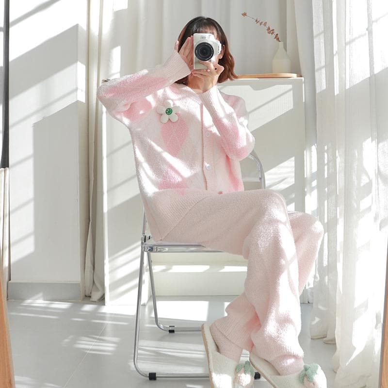 Pink Flowers Pajamas Women's Autumn and Winter Home Clothes Coral Fleece Thickened Outwear Suit You Can Wear It on The Street. One Size