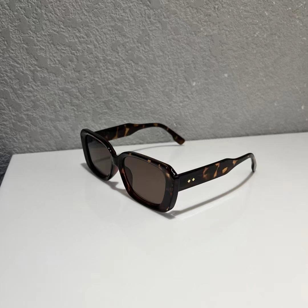 Fashion Rectangle Sun Glasses for Women Men Anti Reflective Driving Hiking Sunglasses Stylish UV Protection
