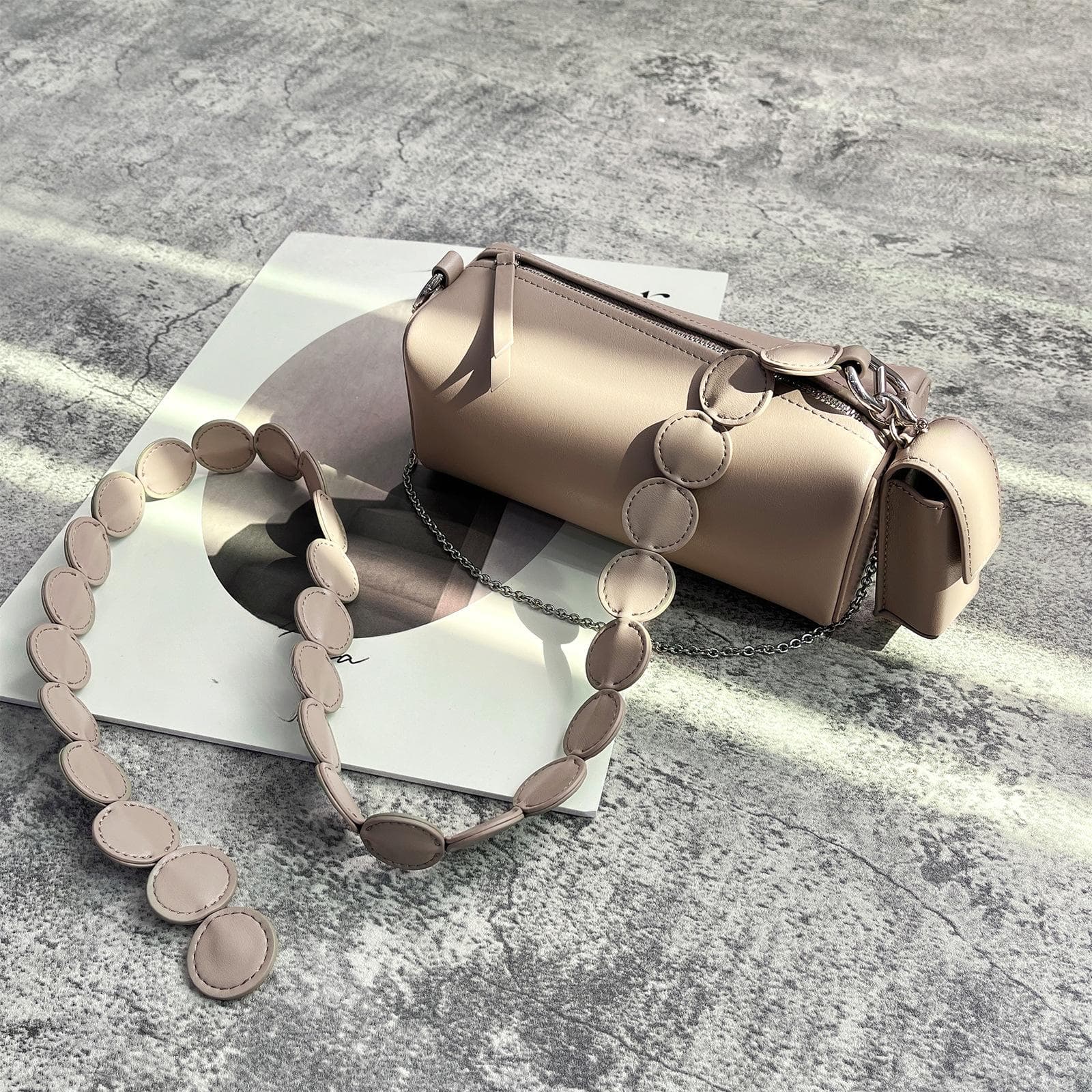 Niche Design Round Bag Spring and Summer High-end Retro Armpit Single Shoulder Crossbody Lipstick Red Bag for Women