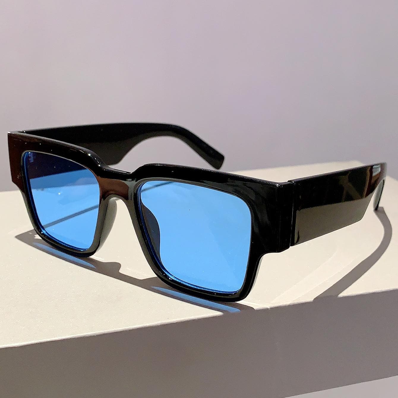 KAMMPT Square Sunglasses Stylish Vintage Oversized Women Eyewear Trendy Designer Gradient UV400 Shades without case