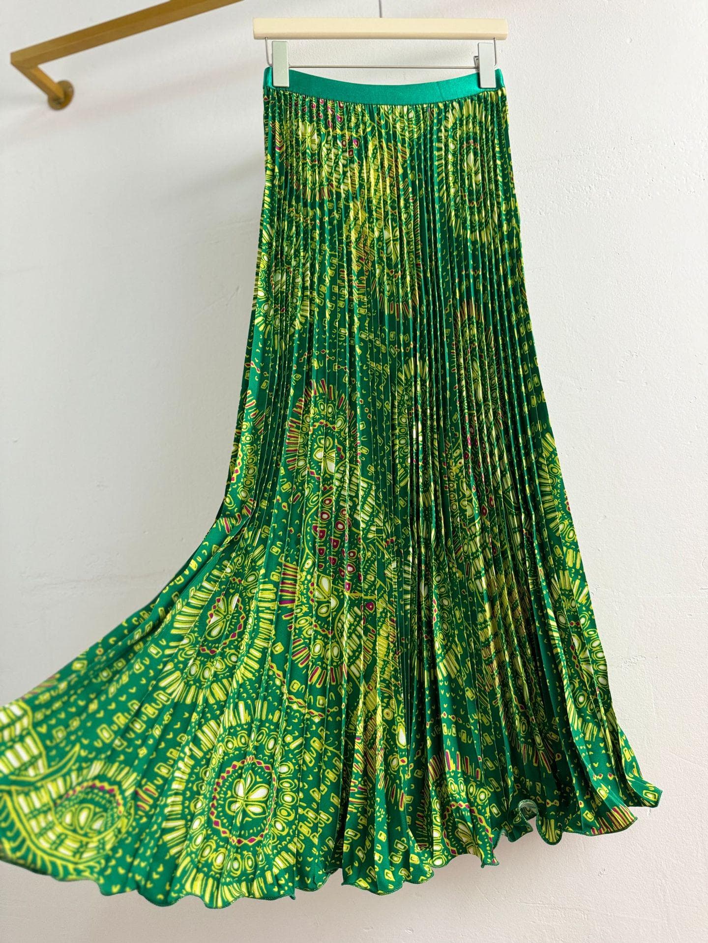 Classic A-line Mid-length Pleated Skirt with Versatile Print for Women One Size green