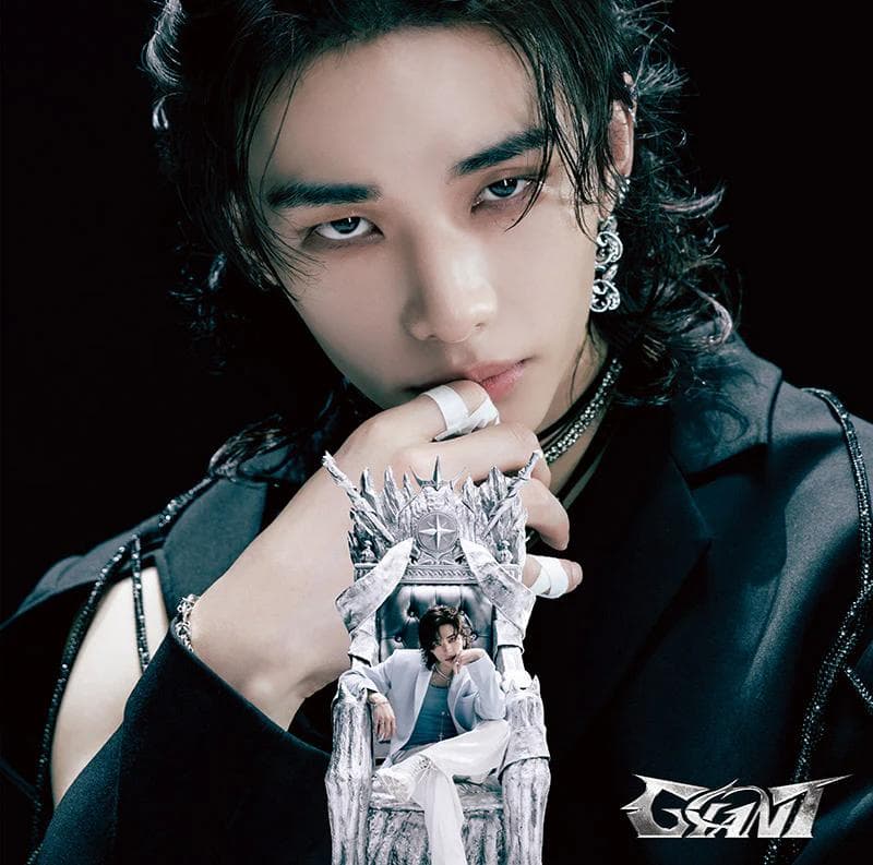 Stray Kids JAPAN 2nd Album 'GIANT' (STAY Japan Fan Club/Solo Jacket Limited Version) Hyunjin