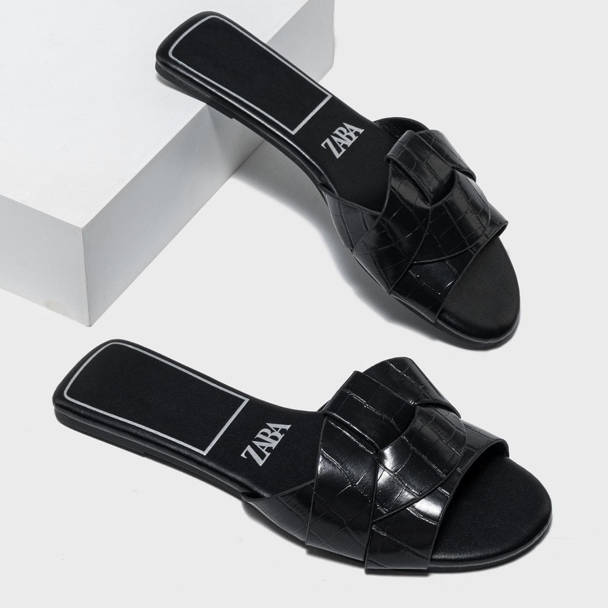 Summer Designer Woman Flat New Slippers Woven with Comfortable Women's Shoes Casual Bottom Slippers Women 2024 New 42 black