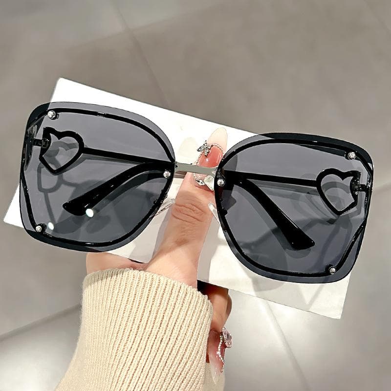 New metal openwork heart shaped sunglasses for women retro girl large square frame trendy fashion