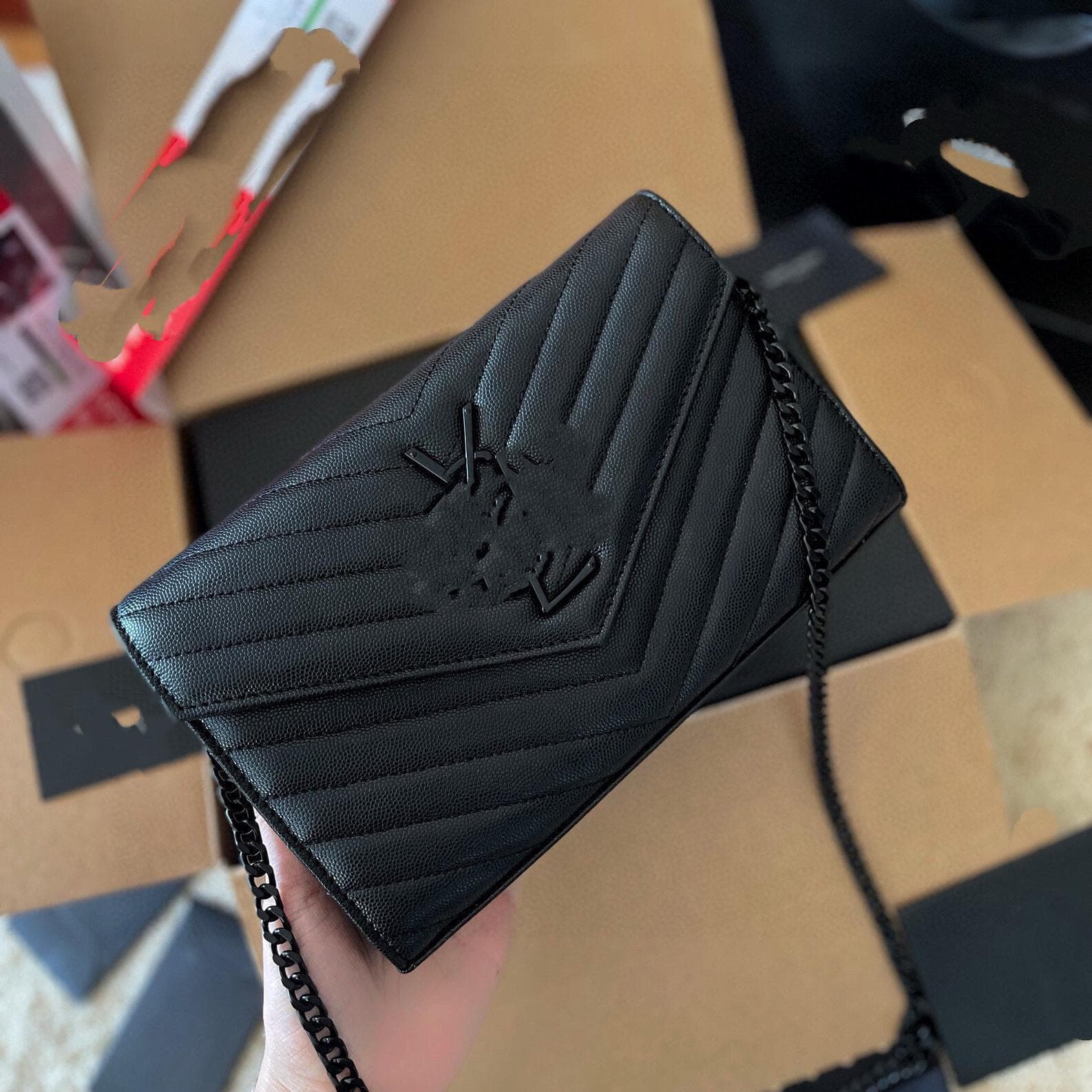 Women's Trendy Envelope Bag with Label and Chain - High-End Fashionable and Versatile Bag 0226 23*14