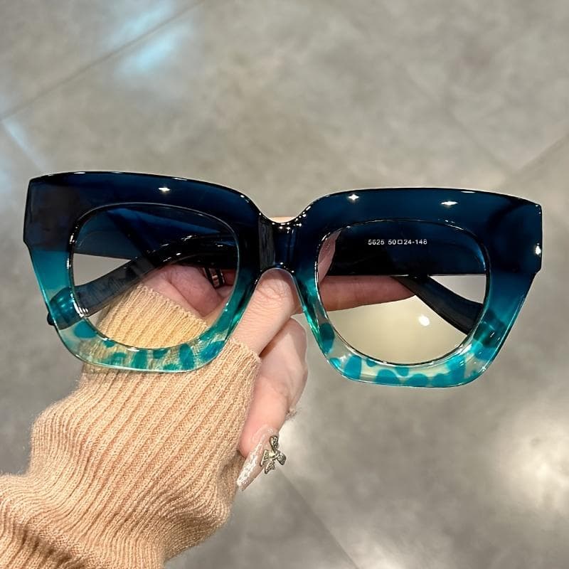 Chic Gradient Cat Eye Sunglasses for Women Trendy Anti Reflective Beach Party Shades with Color Block Design
