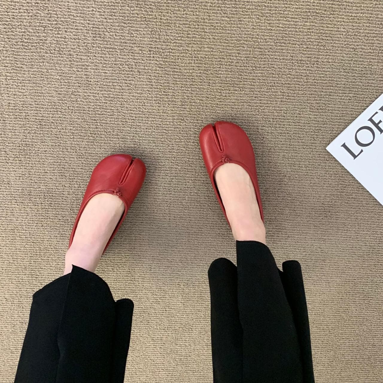 Women Flats Tabi Ninja Shoes Woman Microfiber Leather Comfy Flats Split Toe Slippers Soft Bottom Loafers 2025 New Fashion Design 35 red