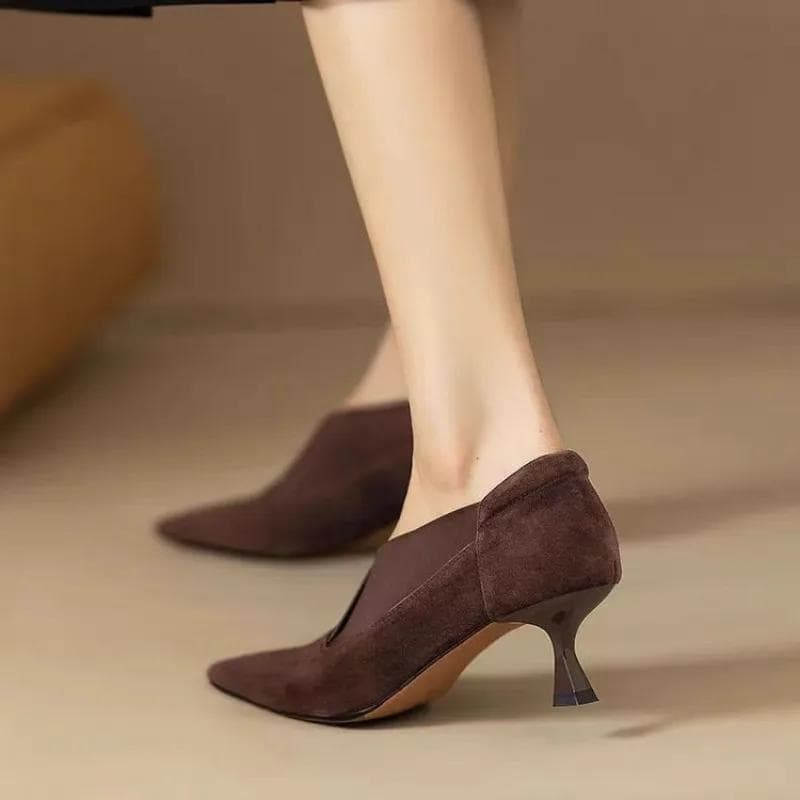Sharp pointed women's ankle boots, mid heeled shoes, elegant slim high heels, winter new trend for fashionable women 39