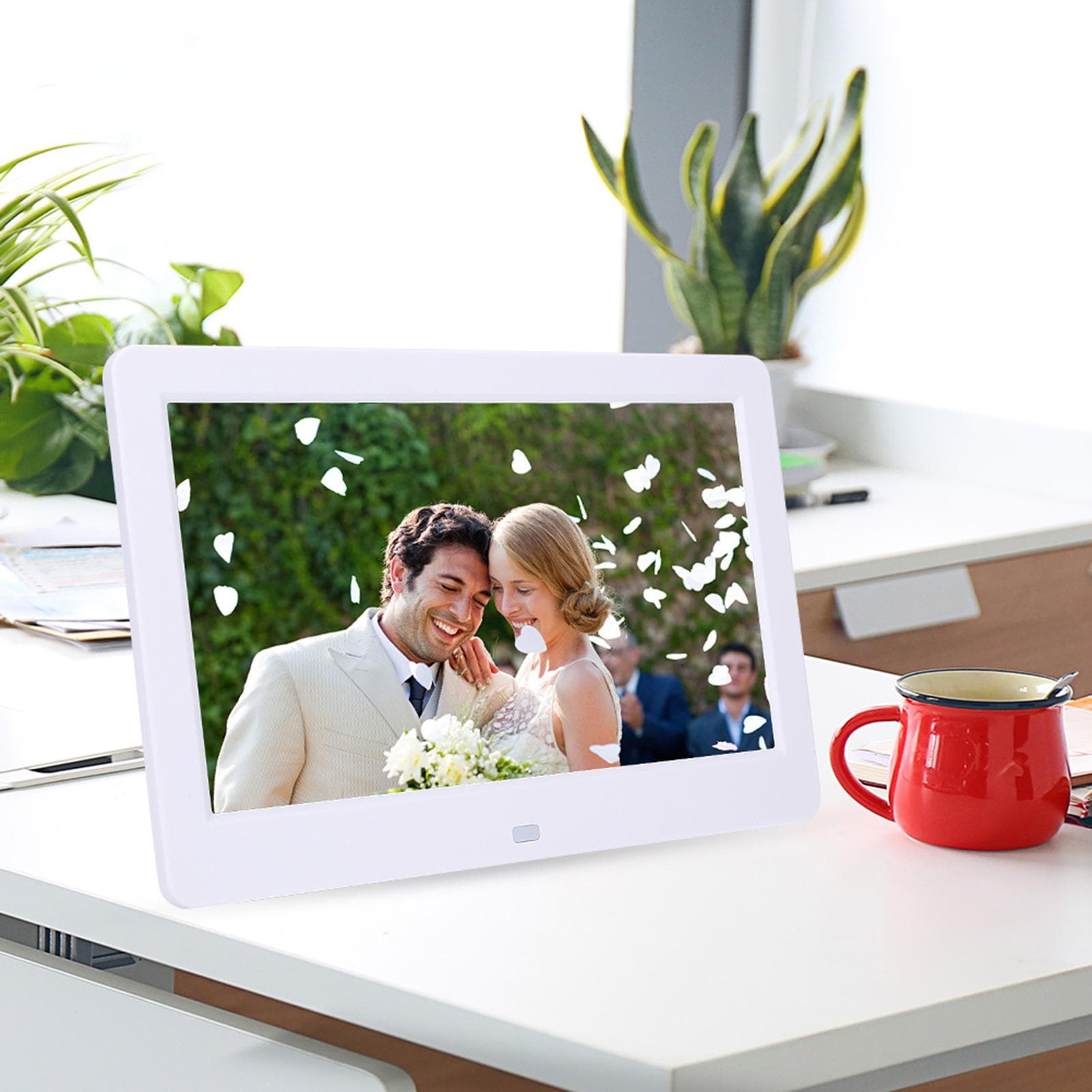 10in Screen 1024X600 Digital Photo Frame Music Video Player with Remote Control(White ) US Plug white