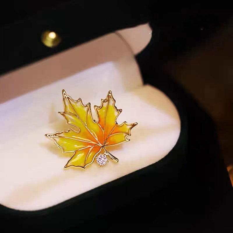 Vintage Painting Enamel Maple Leaf Brooches Pins For Women Girls Exquisite Maple Leaves Brooch Fashion Jewelry yellow