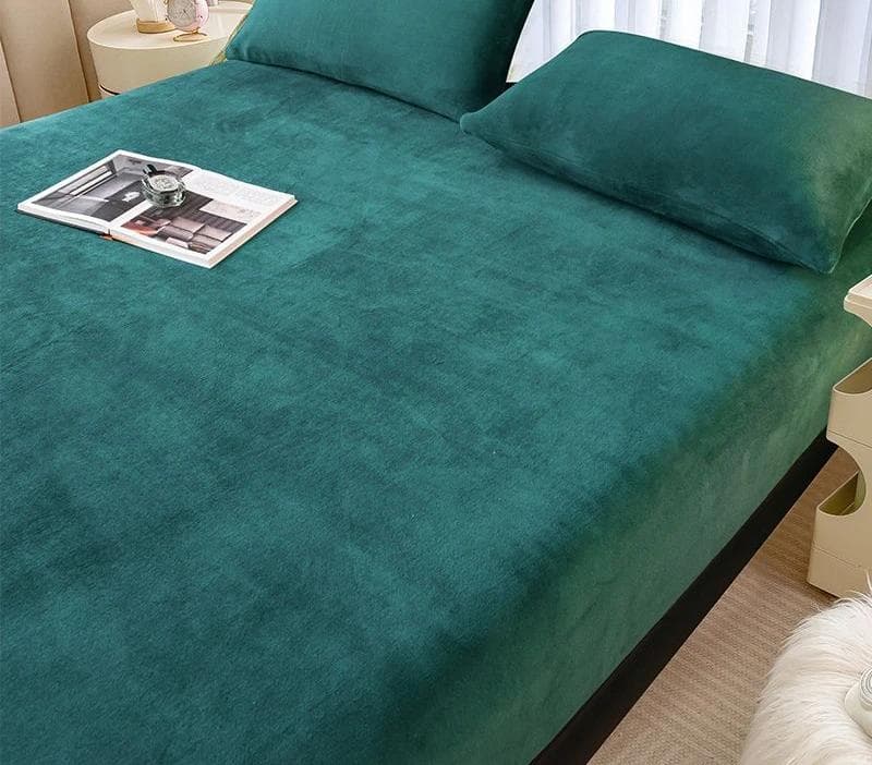 Simple Solid Color Fitted Sheet Nordic Mattress Cover with Elastic Band Plush Bed Sheet Winter Warm Velvet Soft Bed Sheet 90x200cm 1pc