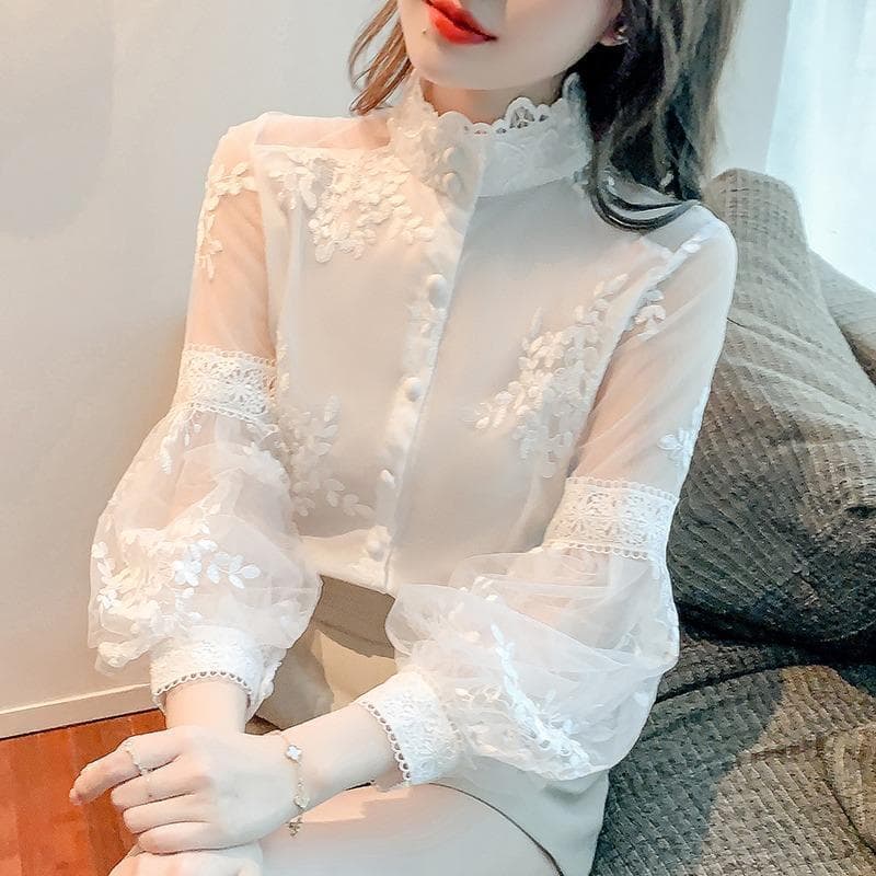 Spring Court Style Embroidered Shirt with Lantern Sleeves and Lace Design for Women S