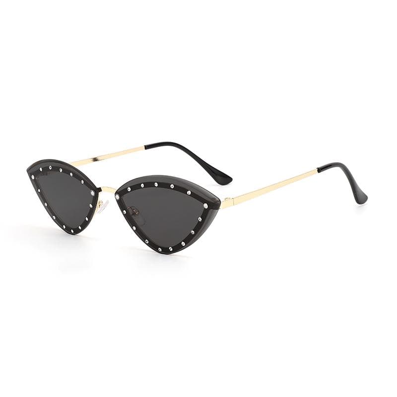 Oval cat eye diamond sunglasses for women Fashion model street shoot eyewear Trendy accessory