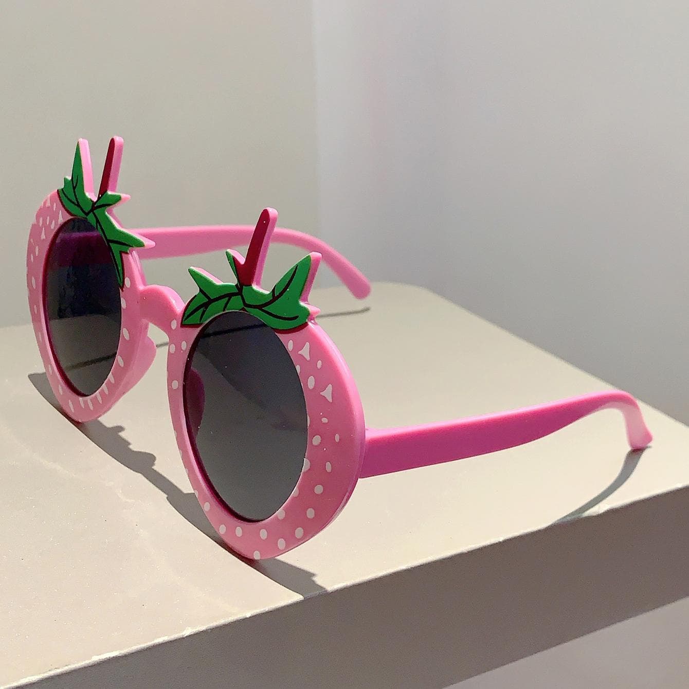 KAMMPT Funny Sunflower Shaped Sunglasses for Women Hawaii Beach Party Fashion Prop Glasses Photo Decor as picture shows