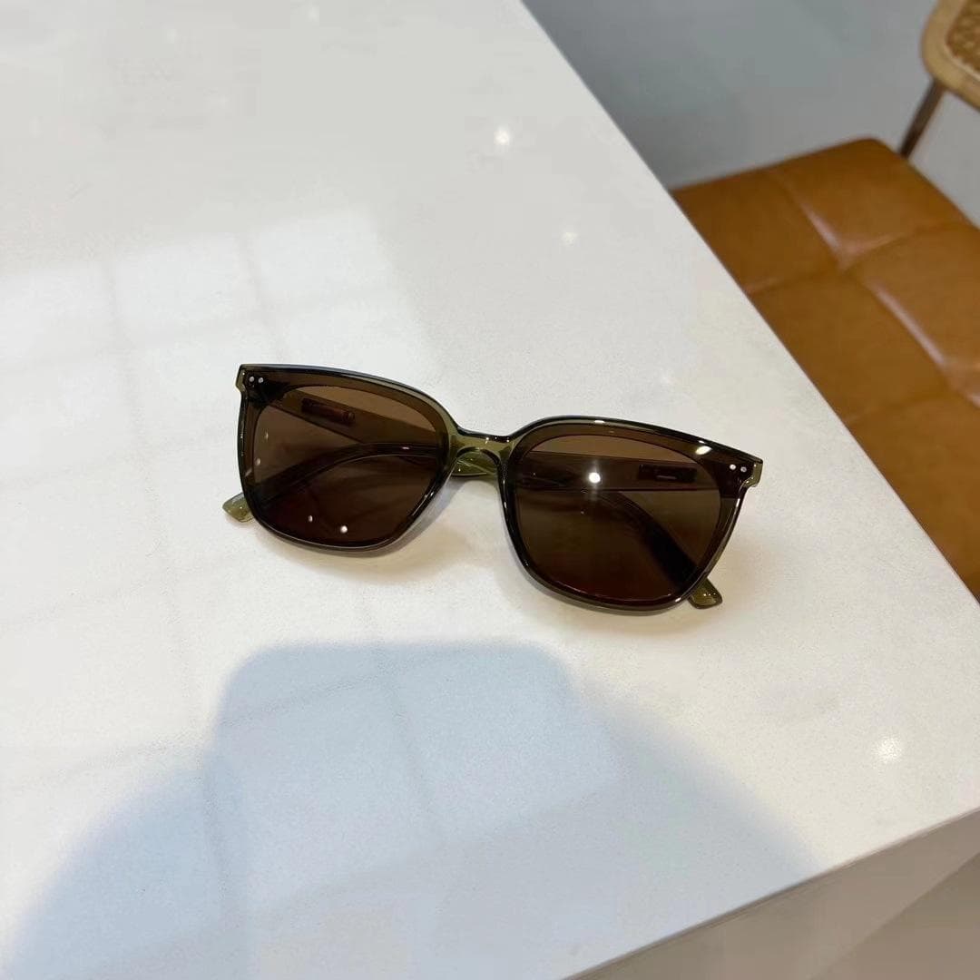 Fashion Square Sunglasses for Men Women Rivets Decoration Stylish Sun Glasses UV Protection Unisex