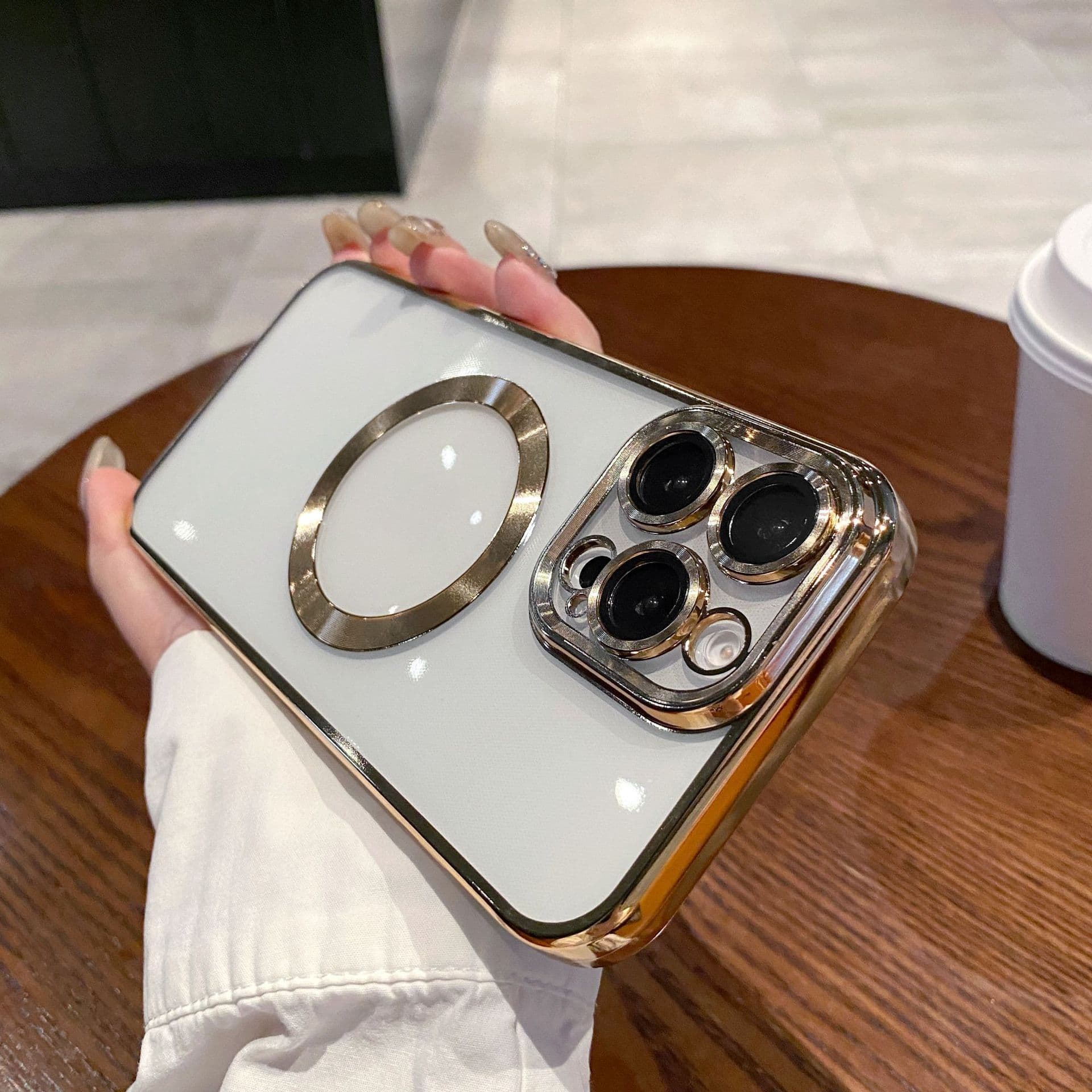 Applicable To IPhone16 Electroplated Magnetic Phone Case Creative Apple 15 Promax Soft Shell Full Cover 14 Protective Case 13 iPhone11 gold