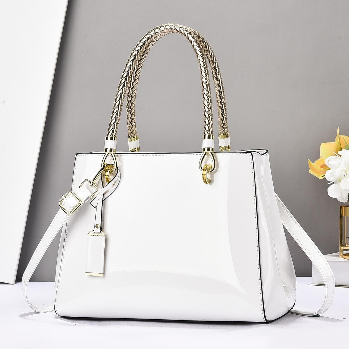A New Large-capacity Tote Women's Bag Made of Patent Leather for Ladies white