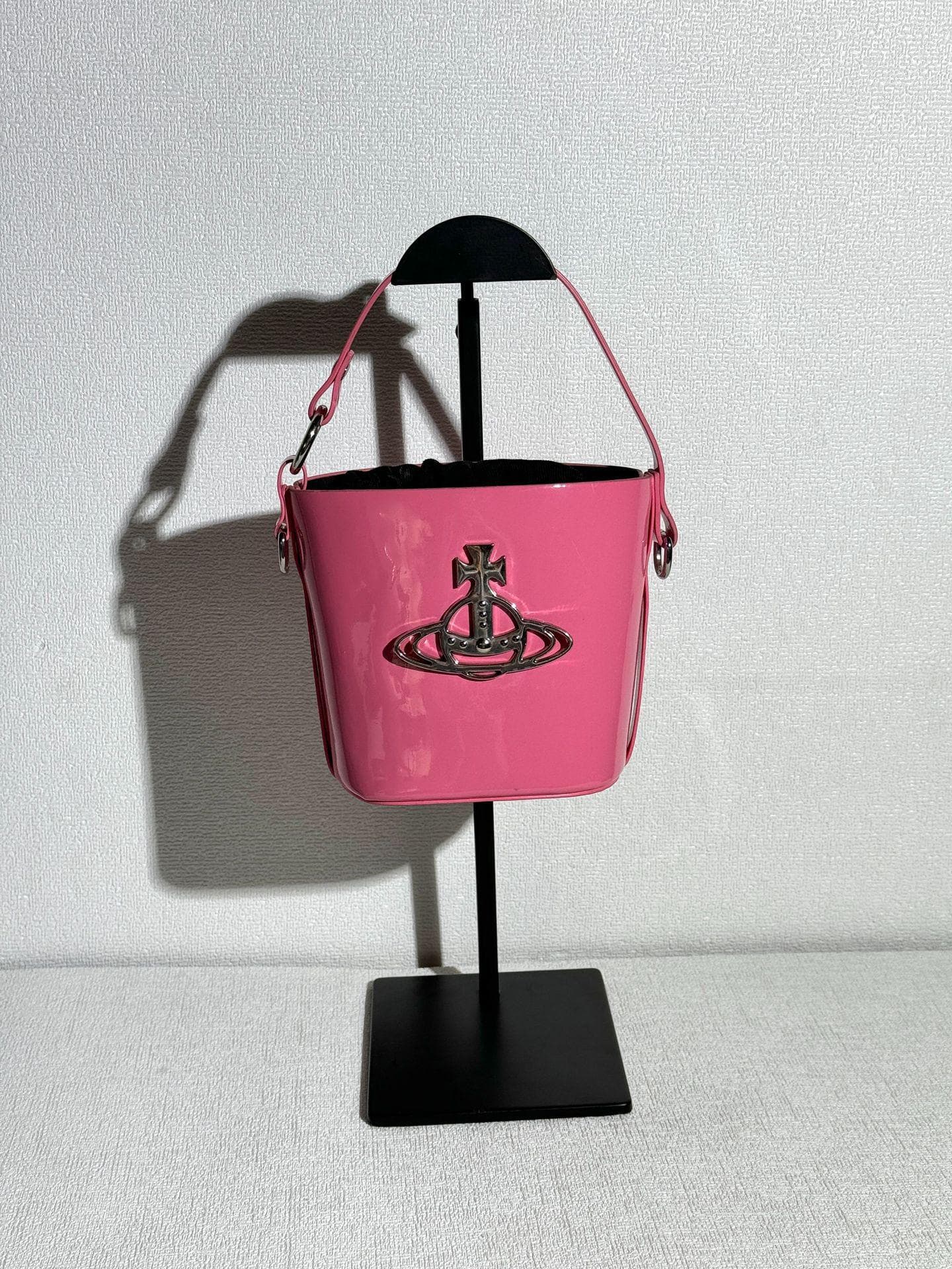 Queen Mother Saturn Pink Underarm Bucket Bag 2024