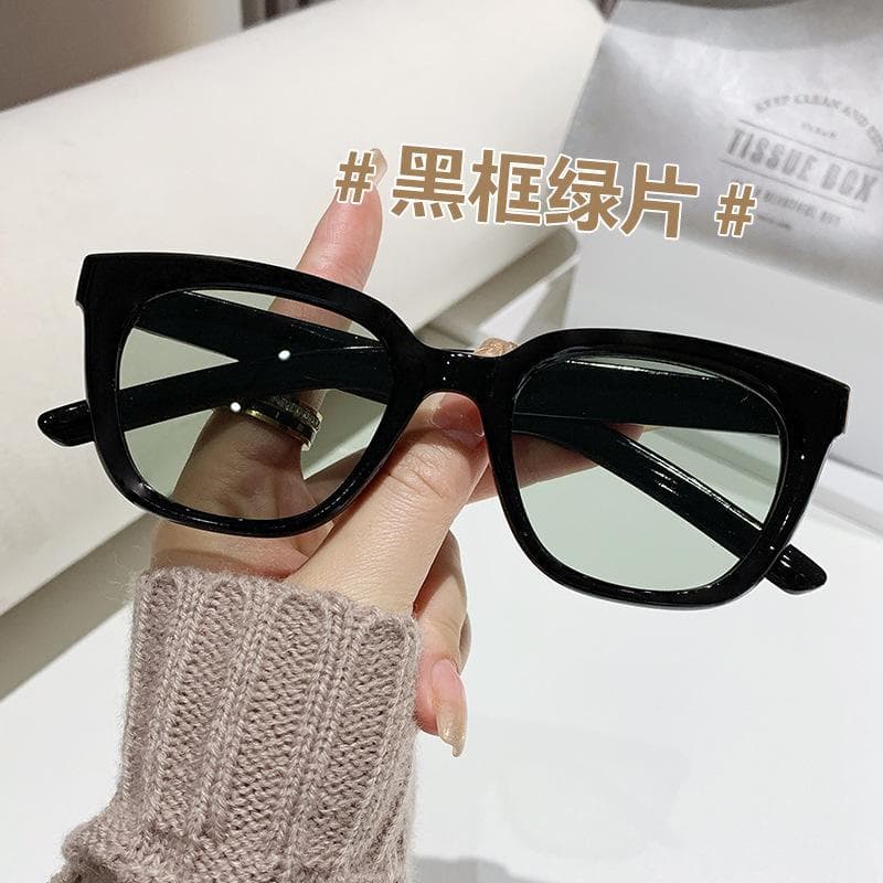 Vintage Unisex Square Sunglasses UV400 Protection Big Frame Designer Shades Black Lens for Men Women