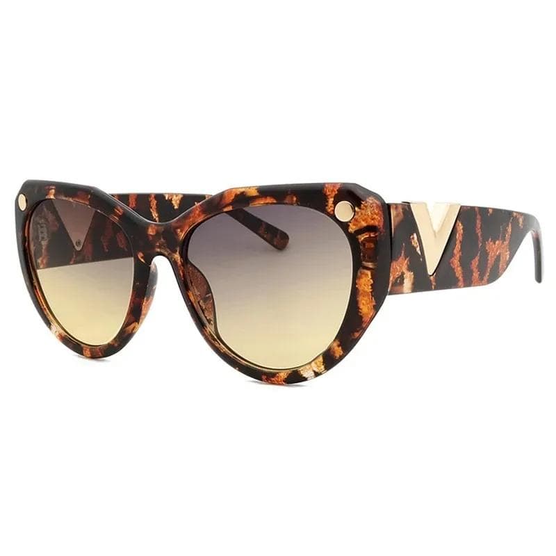 Luxury Brand V-Shaped Sunglasses Women Retro Mirror Shades Vintage Sun Glasses Female Black Oculos