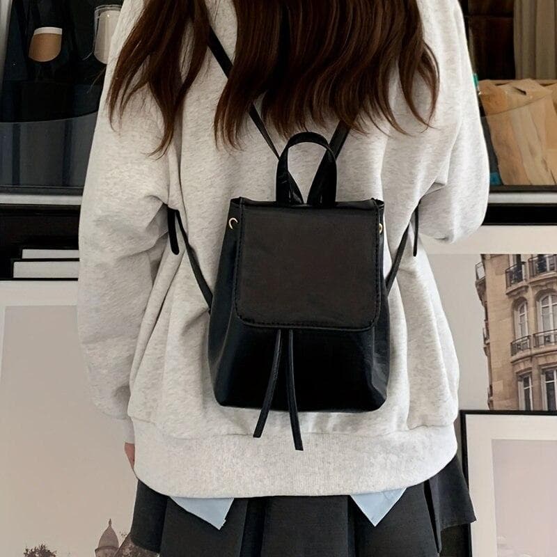 Small Drawstring Flap Backpack Women Mini PU Leather Textured School Backpack Fashion Travel Commuter Bag Girl Bakpacks black