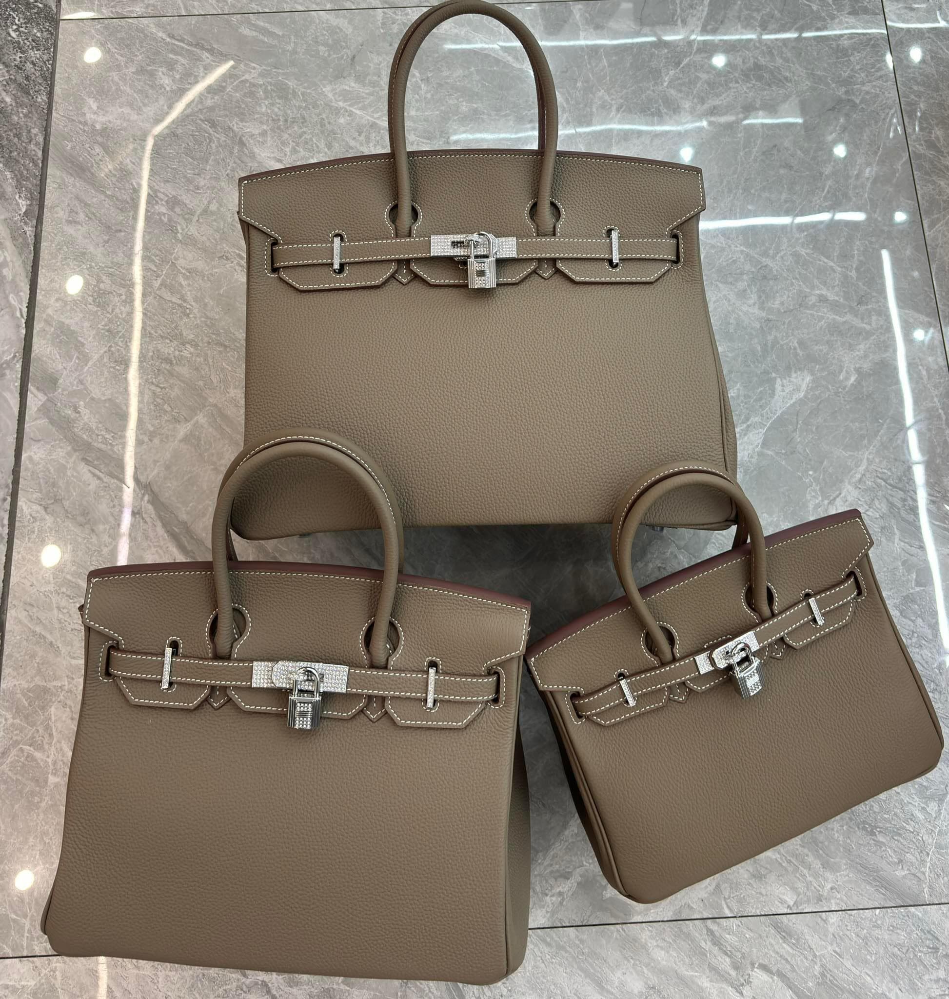 Large-capacity litchi pattern togo gold and silver diamond genuine leather top-grain cowhide fashionable and versatile single-shoulder handbag 35x18x25cm strapless gray/silver