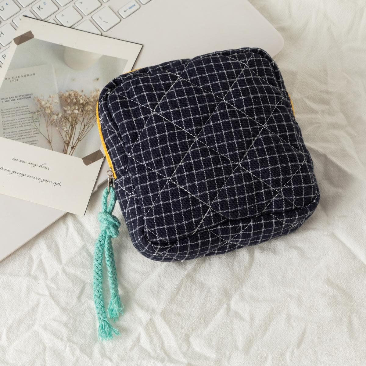 Large Capacity Sanitary Napkin Storage Bag, Women's Cosmetic Bag Coin Purse Small Items Storage,Travel Toiletries, Zipper Accessories, Manicure Bag