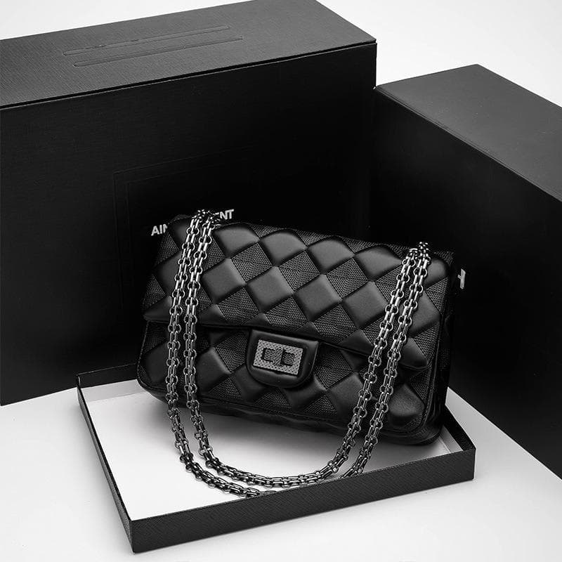 This Simple Diamond-shaped Embroidered Thread Crossbody Chain Bag Is Exquisite and Elegant, and A Versatile Bag for Socialites