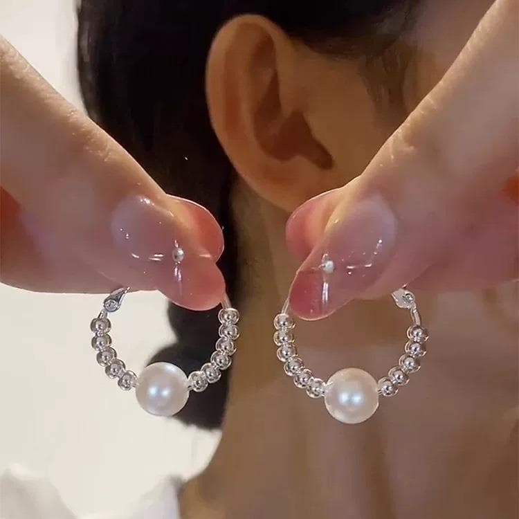 Elegant Pearl and Silver Hoop Earrings with 925 Silver Needles for a Slimming Effect