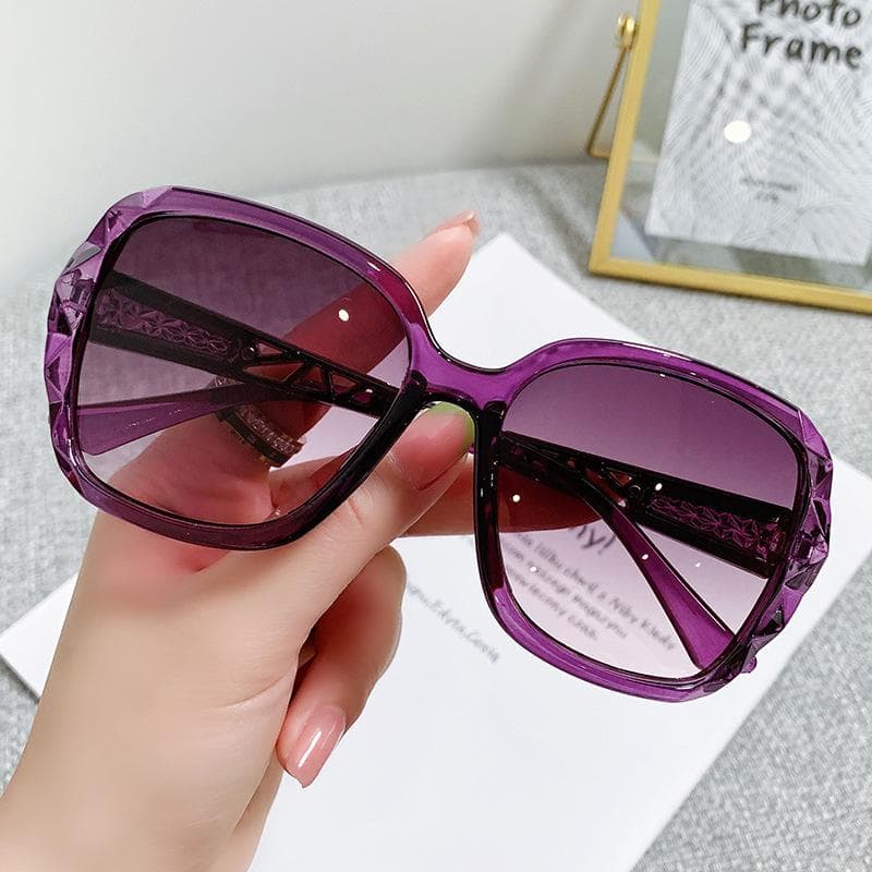 Fashion Designer Square Sunglasses Women Retro Vintage Gradient Lens UV400 Protection Black Frame Clear Eyewear As shown in the figu