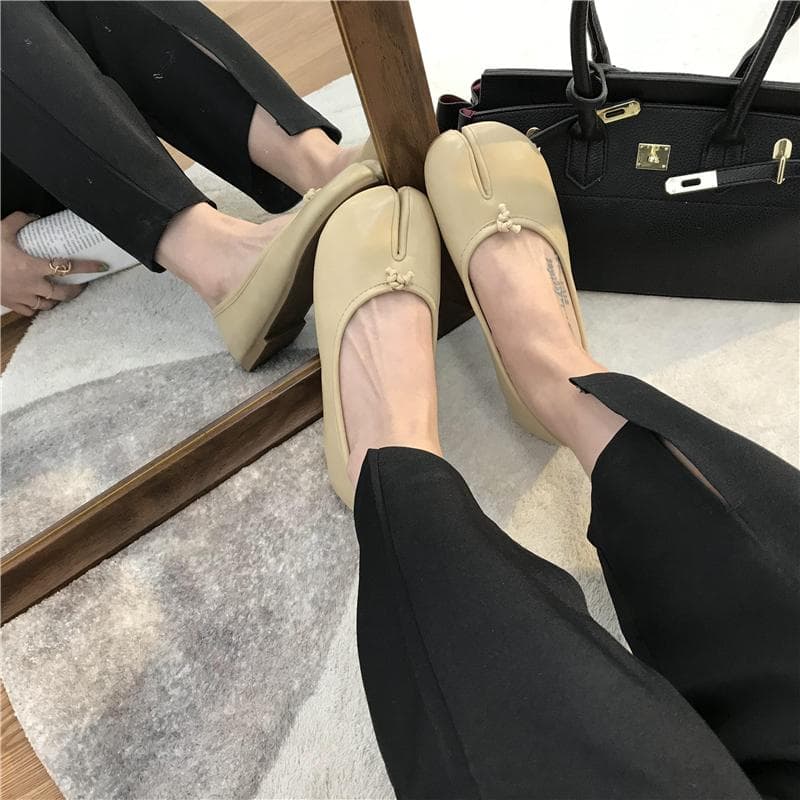 Women Flats Tabi Ninja Shoes Woman Microfiber Leather Comfy Flats Split Toe Slippers Soft Bottom Loafers 2025 New Fashion Design 40 light yellow